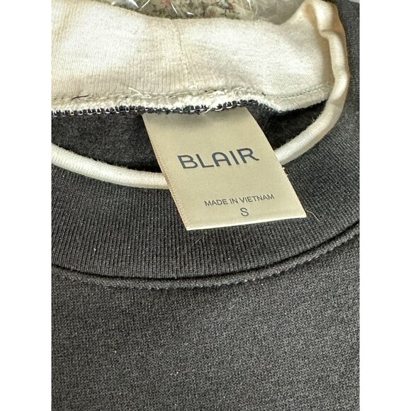 Snowflakes Santa Gnome Graphic Sweatshirt Tops Crew Neck Blair Blue Women Sz Sm - Picture 4 of 7